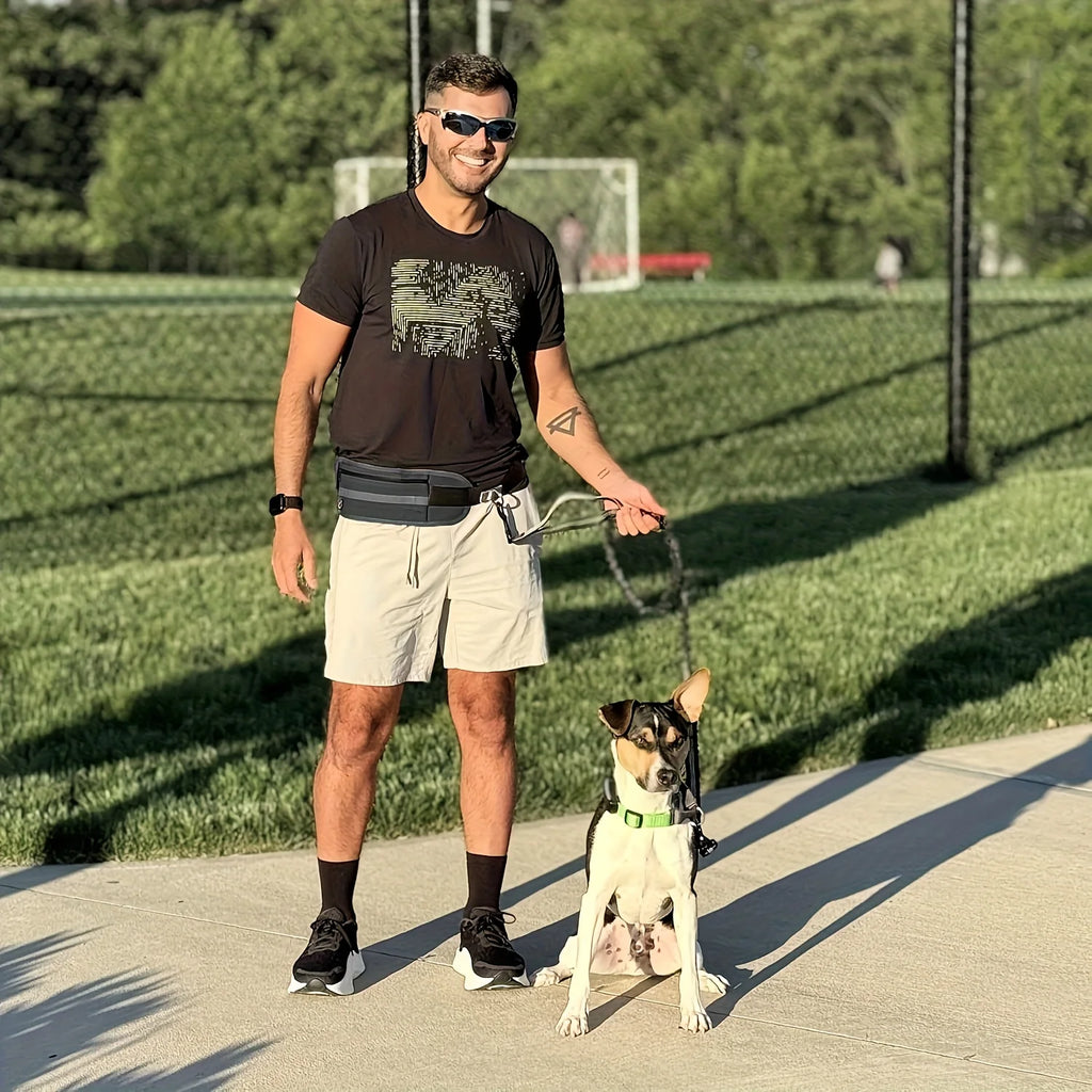 Reversible dog leash with zippered pouch