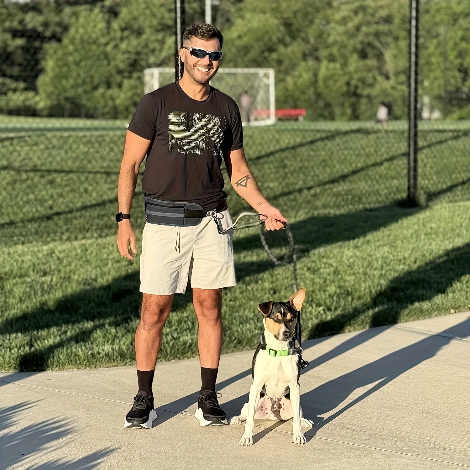 Reversible dog leash with zippered pouch